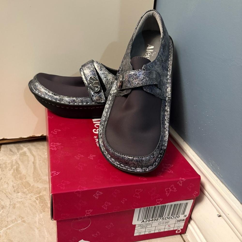 Alegria Men's Black and Silver Slip-On Loafers